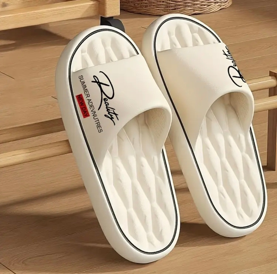 Nuevo 2026 sensación de mierda zapatillas de mujer verano antideslizante en el hogar impresión de fondo grueso zapatillas de hombre