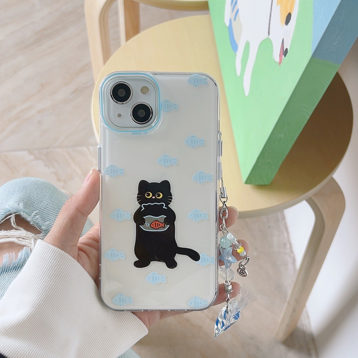 Lindo pez azul gato negro para Apple 16ProMax funda para teléfono móvil 15Pro colgante 14/13 nicho 15PM
