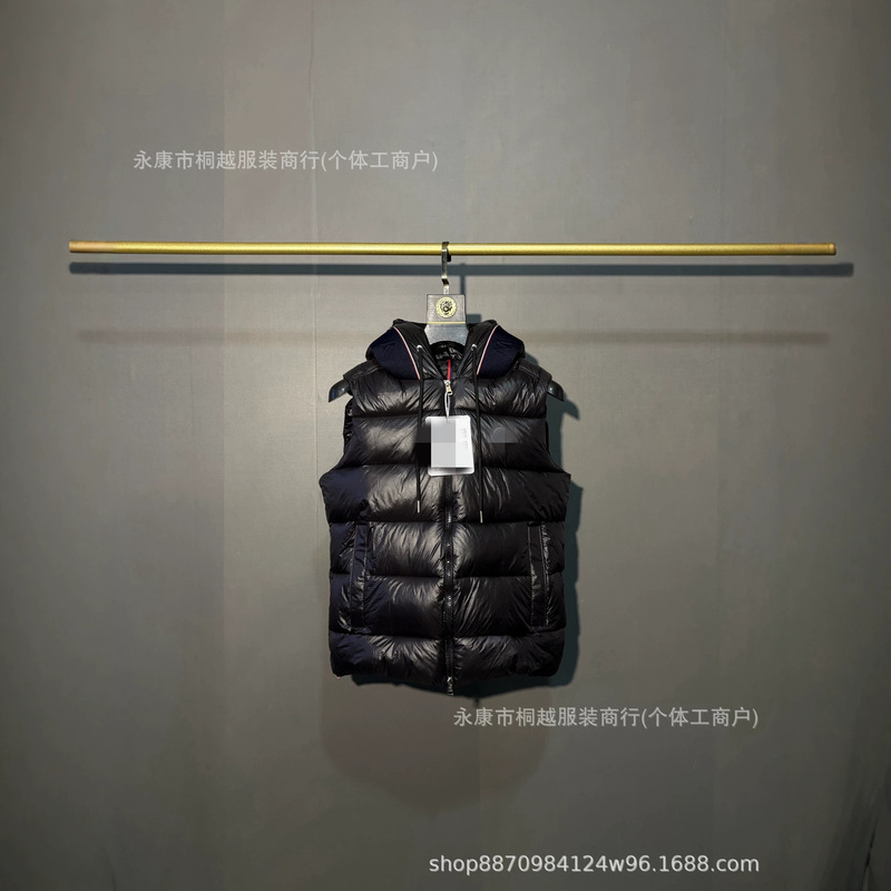 Mengjia high-end hooded down vest for men, shiny surface, horizontal quilting, loose fit, casual, versatile, sleeveless down jacket Mengjia high-end hooded down vest for men, shiny surface, horizontal quilting, loose fit, casual, versatile, sleeveless down jacket