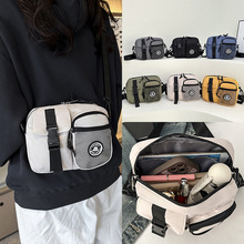 �¿�ײɫ���������С���֙C���ٴ���Ů���r�б���С��б��μ��