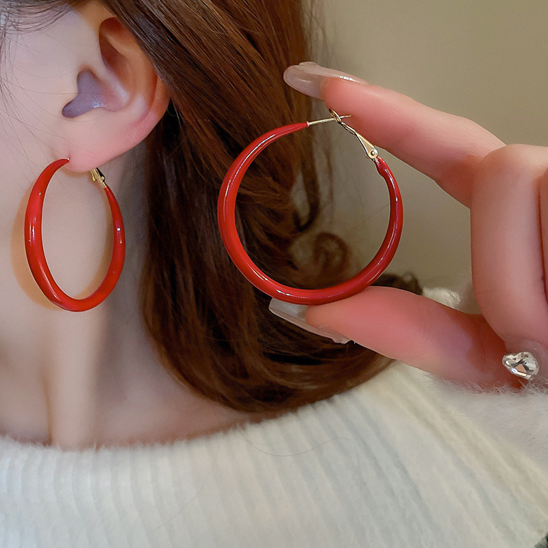 Pendientes redondos geométricos rojos con aguja de plata, pendientes retro de alto nivel, estilo de Hong Kong, pendientes de temperamento 2025 nuevos pendientes para mujer
