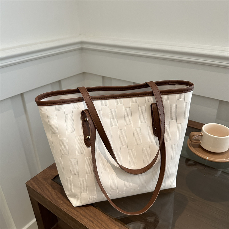 Personalidad de la bolsa de gran capacidad para mujeres invierno 2024 nueva moda mochila casual textura clase de viaje bolsa