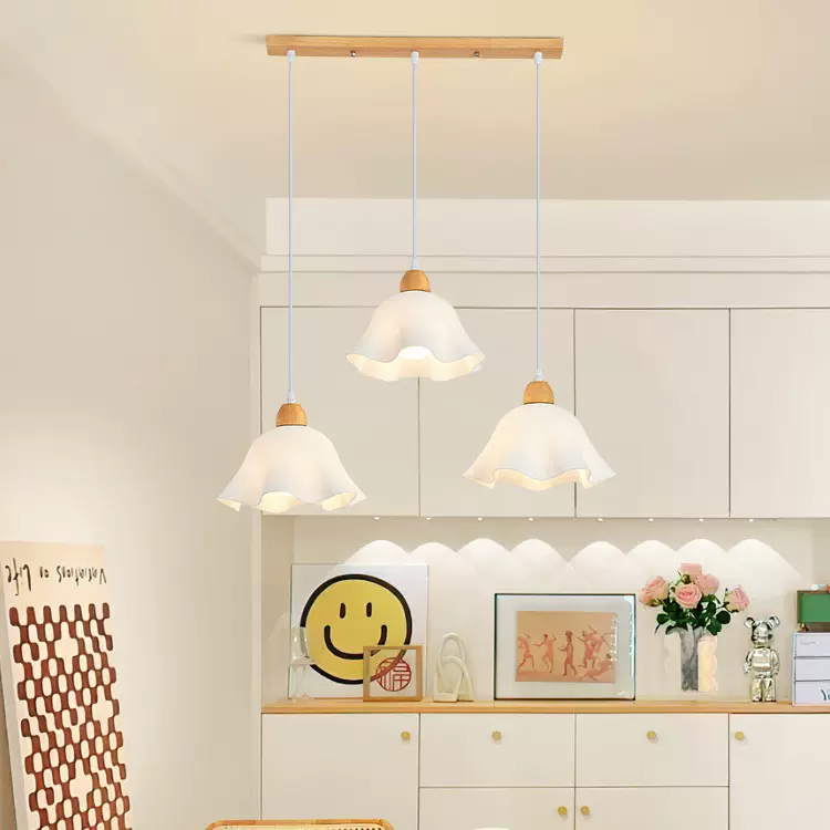 餐厅吊灯三头北欧创意简约现代花朵餐桌灯个性创意温馨饭厅吧台灯