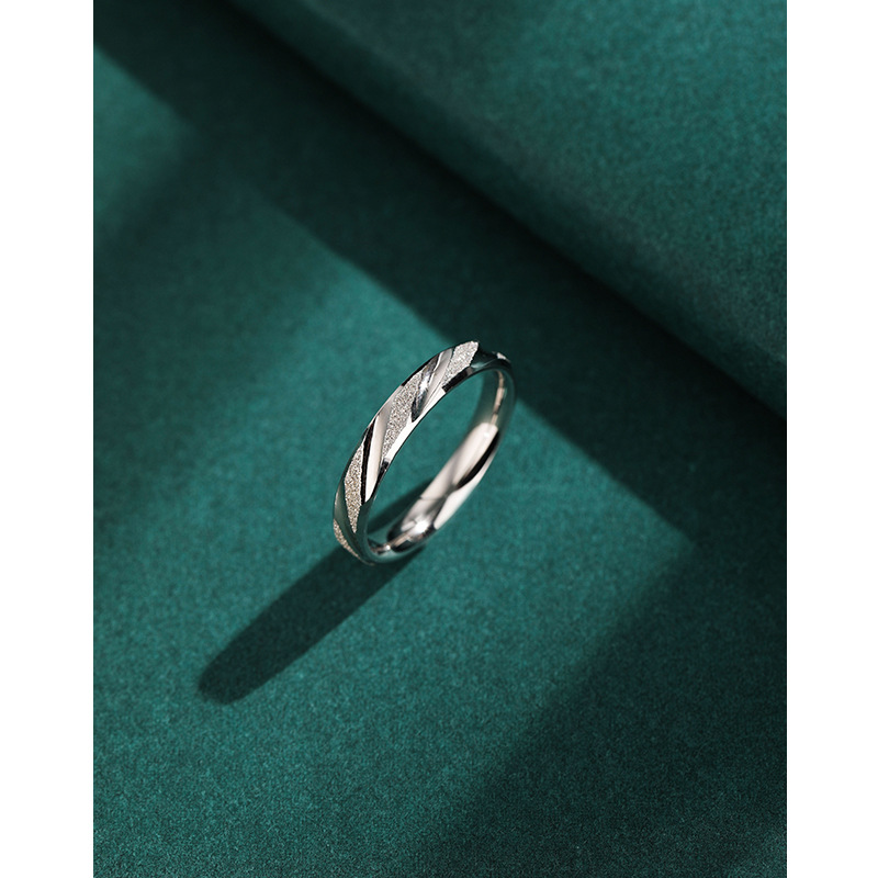 Anillo de plata esterlina S925 anillo de hombres y mujeres esmerilado mismo anillo cerrado par de luz diseño de nicho de lujo