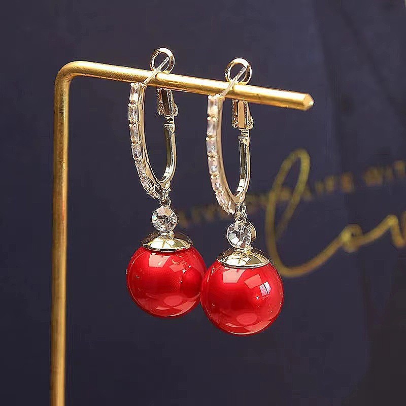 2023 nueva moda moda cara redonda temperamento fino hebillas de orejas sirena Ji pendientes de perlas personalidad todo-fósforo pendientes al por mayor