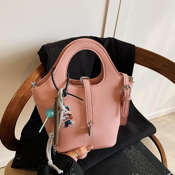 Comercio exterior explosivo bolso de cubo de mano 2025 nuevo estilo de moda universal bolso de hombro de nicho diseño de alta sensación bolso de mochila