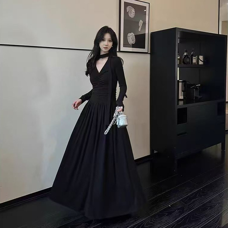 French Black Long-Sleeved Dress for Women, Autumn and Winter 2025 New Korean Style Inner Long Skirt, High-End Wear