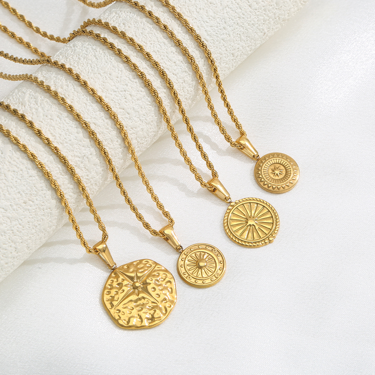 2025 Sunflower Pendant Necklace Accessories Light Luxury High-End Feel For Women And Men Summer Sweet Cool Hot Girl_voghion.com