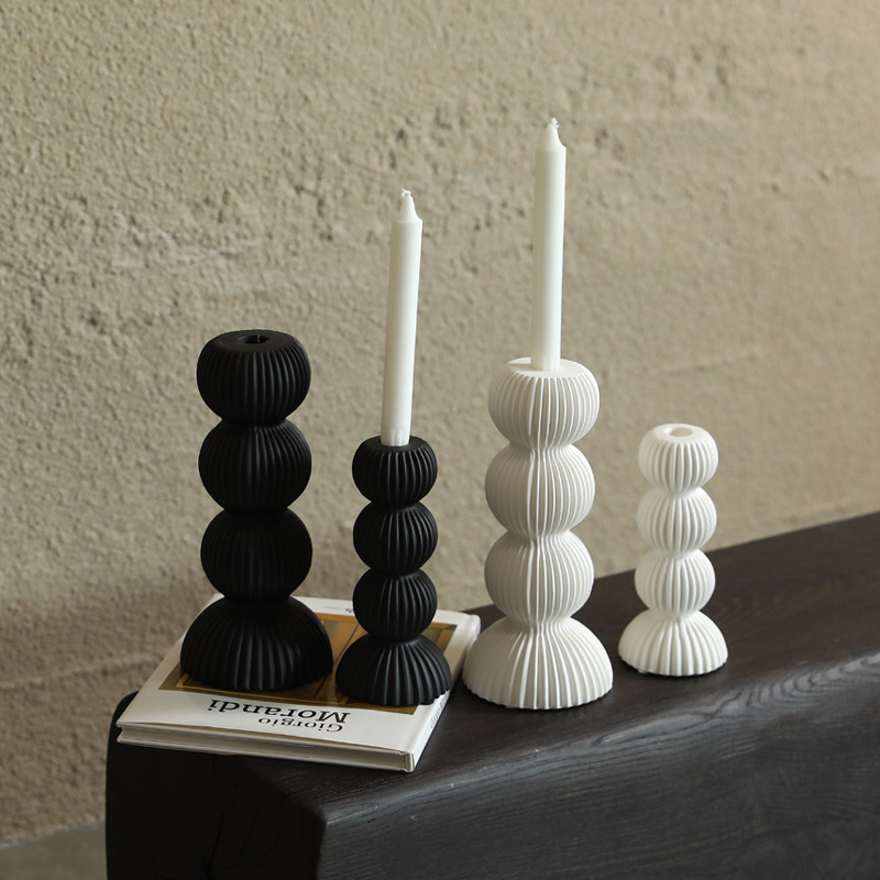Adornos transfronterizos de candelabros de cerámica en blanco y negro, candelabros de estilo antiguo, decoración suave de escritorio de sala de estar para el hogar