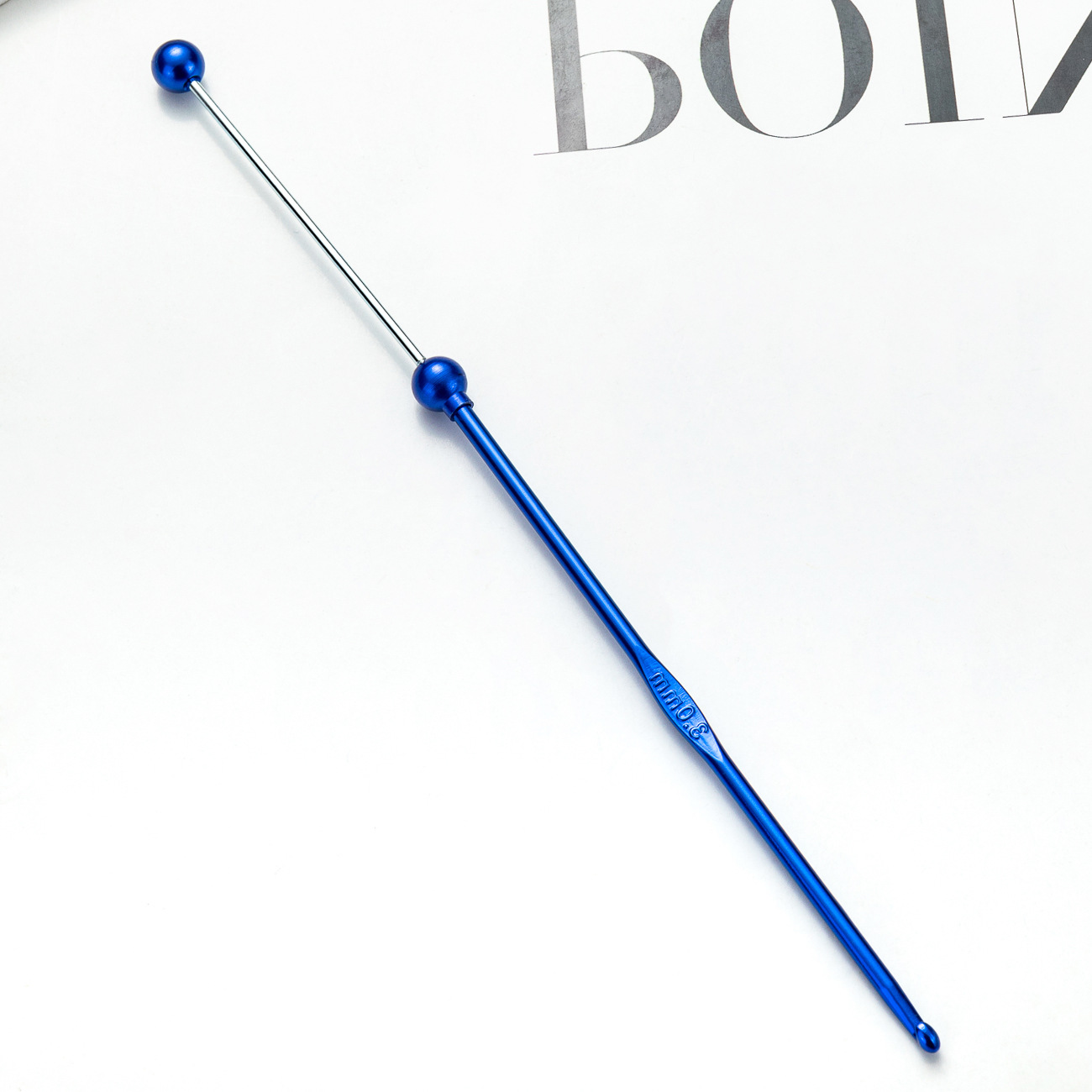 Inventario de un solo cabezal de tejido de ganchillo de metal de color de alquiler suéter aguja de lana DIY herramienta de tejido a mano ganchillo