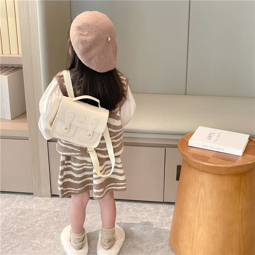 Korean version of children's schoolbags, fashionable retro college style backpacks for boys and girls, cartoon bear PU backpacks, small square bags, trendy