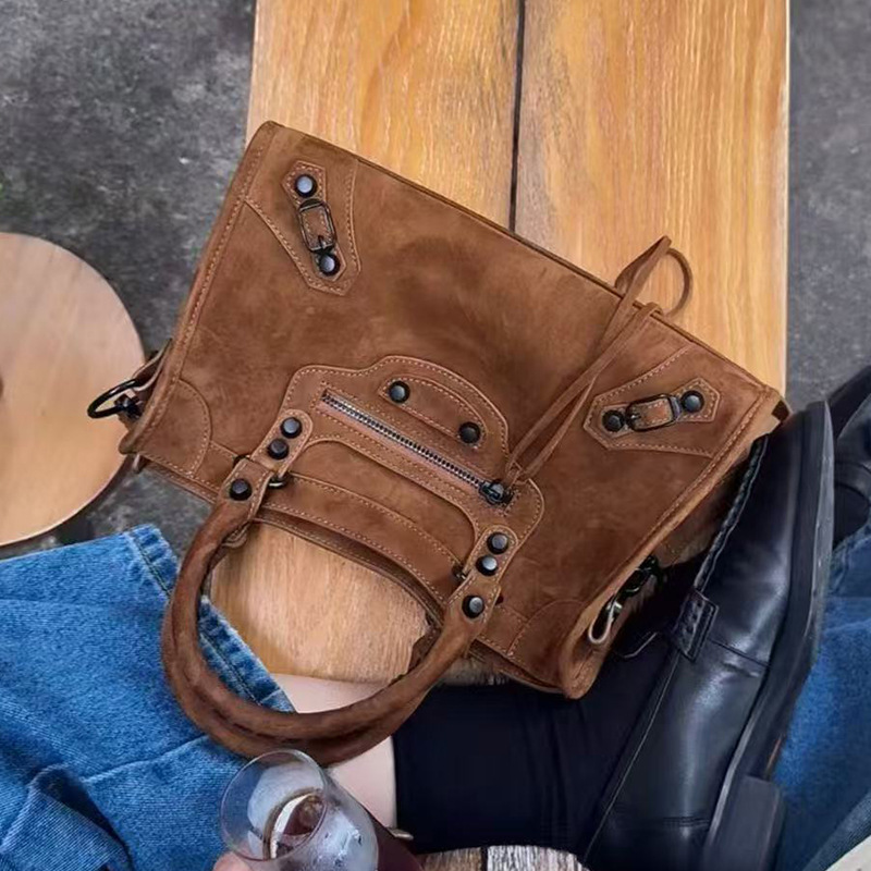 Niche Lamb Wool Motorcycle Bag For Women 2026 New Fashion Retro Crossbody Handbag Large Capacity Genuine Leather Suede Bag - Thumbnail 2