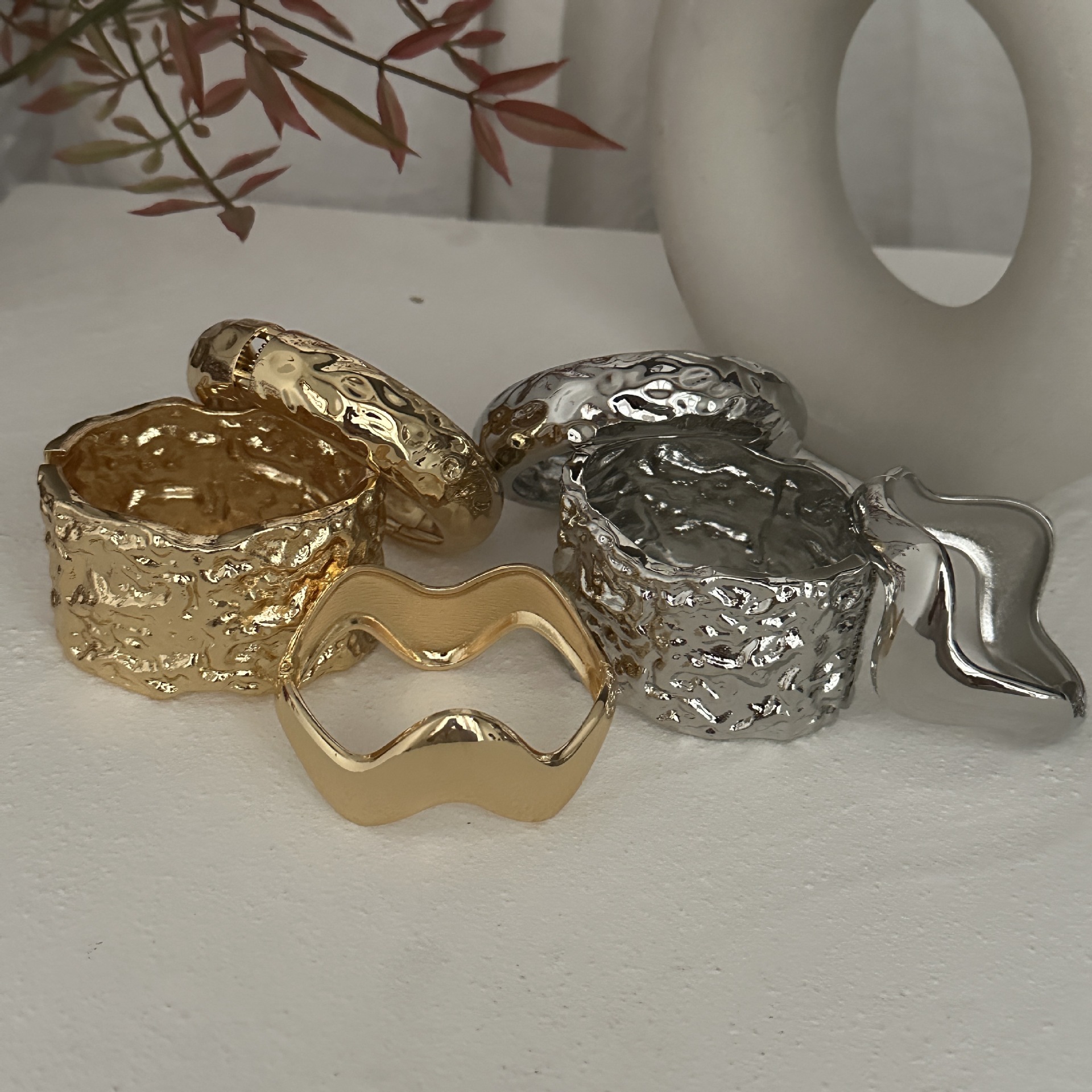 Exaggerated Solid Color Alloy Bangles Wholesale display picture 7