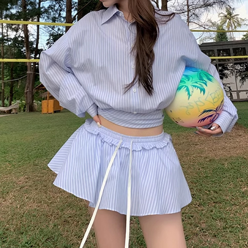 春日出逃bi备“阳光少女”条纹衬衫裙裤套组翻领设计抽绳小花边女