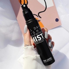 SHELOVESネットレッド同タイプの化粧スプレーマットの柔らかい焦点霧面の持続的なコントロール油防水は化粧を脱がない