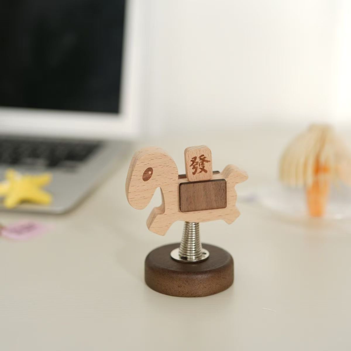 Baigu lavado de cara (hazte rico de inmediato) Accesorios para automóviles de madera maciza, adornos de mesa, regalos a mano, artesanías de madera de pony