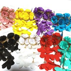 中空生地の花の 3 つの花のタッセル イヤリング誇張されたメタル カラーの花のイヤリングホリデー スタイルのイヤリング