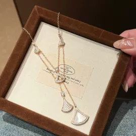 戒指;项链;手链