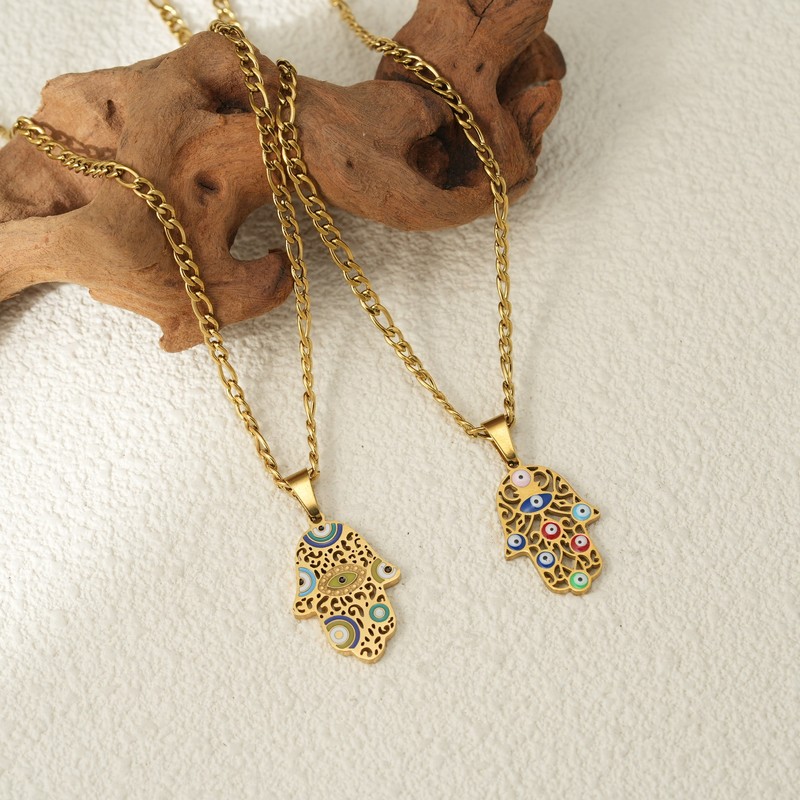 Gold Hamsa hand pendant necklace with evil eye painted hollow design, fashionable and versatile collarbone chain