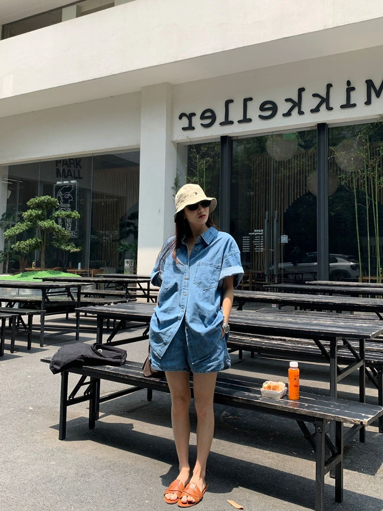 블루 셔츠 + 반바지