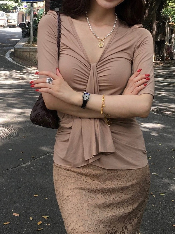 设计感v领T恤女新款修身显瘦设计感小众气质短袖上衣|undefined