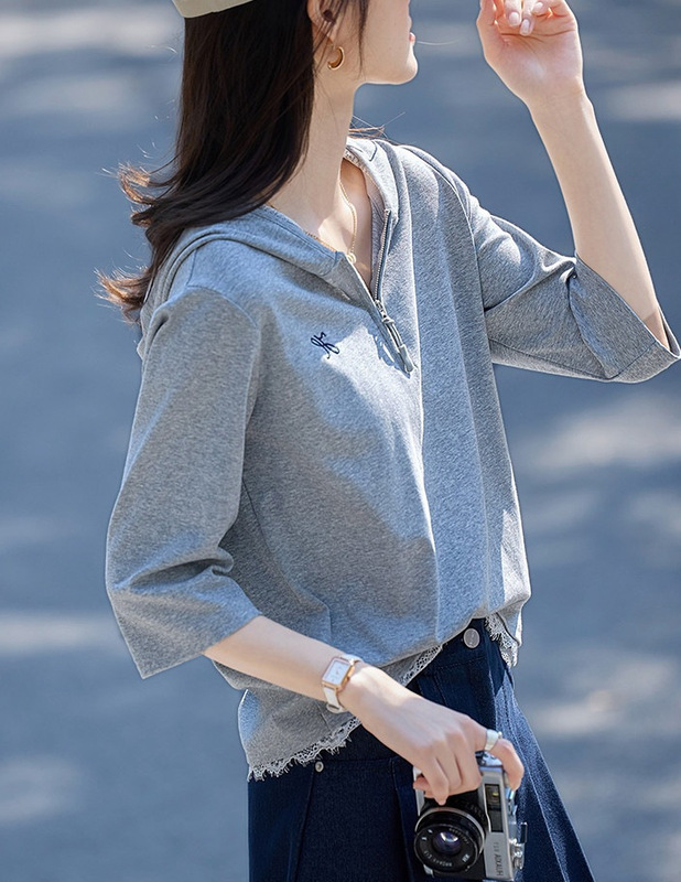 Elegant and Age-Reducing Lace-Trimmed Sweatshirt, New Casual Slim-Fit Hooded Top for Spring and Summer 2026 Elegant and Age-Reducing Lace-Trimmed Sweatshirt, New Casual Slim-Fit Hooded Top for Spring and Summer 2026