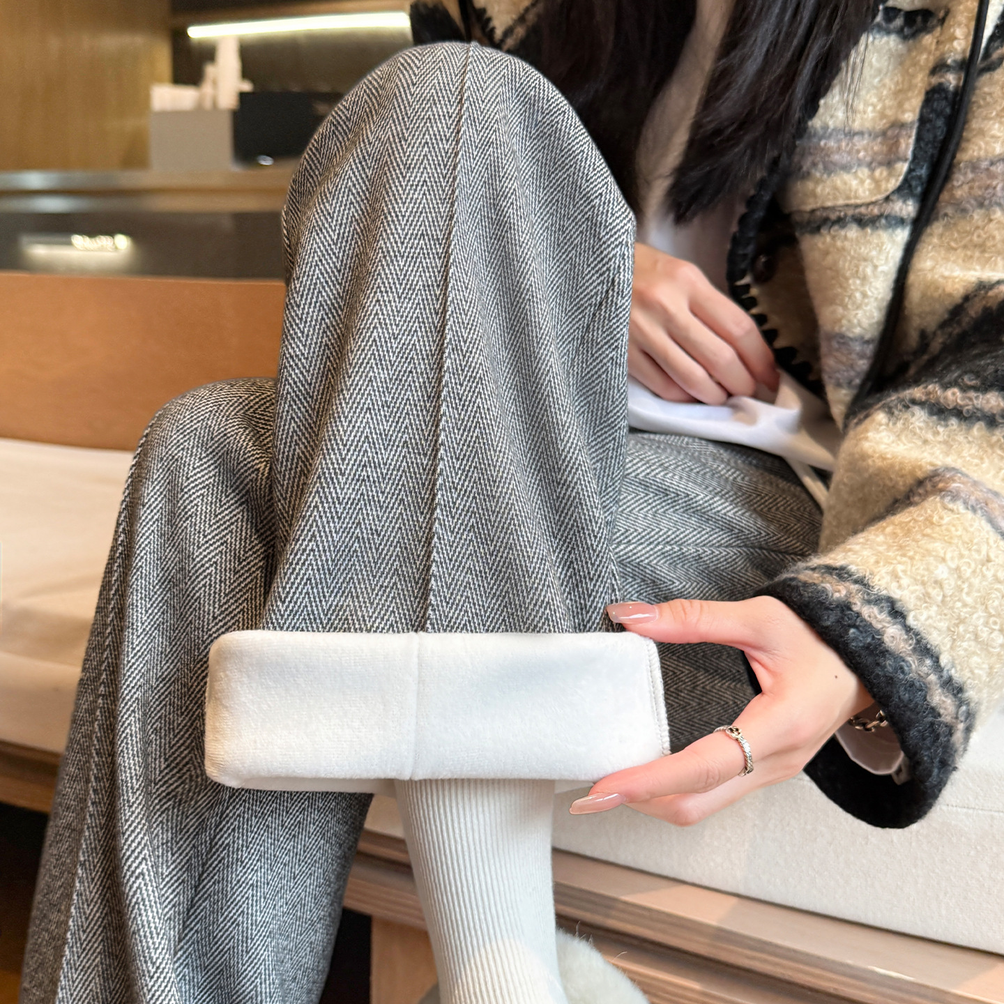 Herringbone Wool Wide-Leg Pants for Women, Autumn and Winter 2026 New Style, Fleece-Lined Woolen Straight-Leg Pants, High-Waisted, Drapey Casual Pants