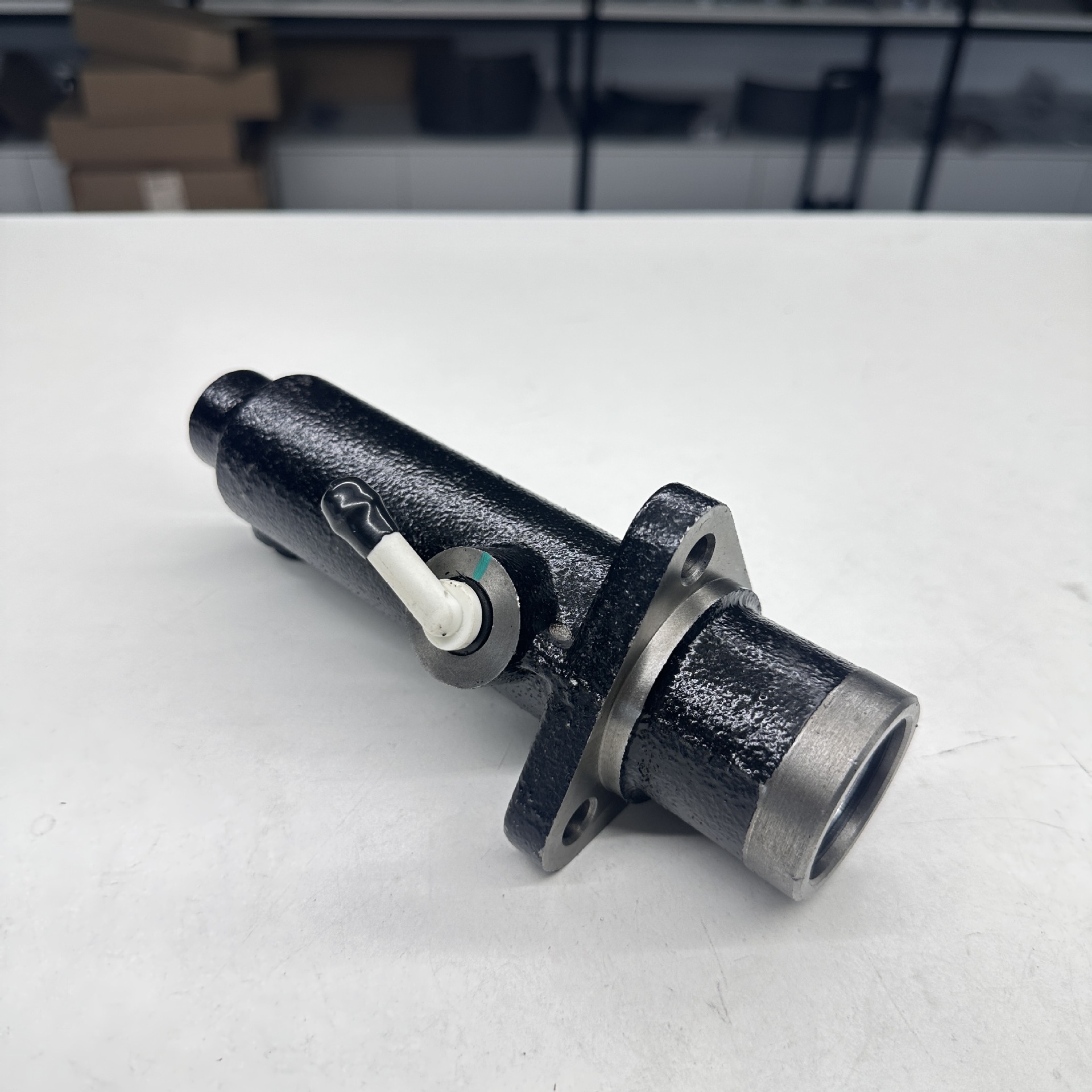 Suitable for Mercedes-Benz Unimog Brake Master Cylinder H31727.0.1,0014308501, 0024305301