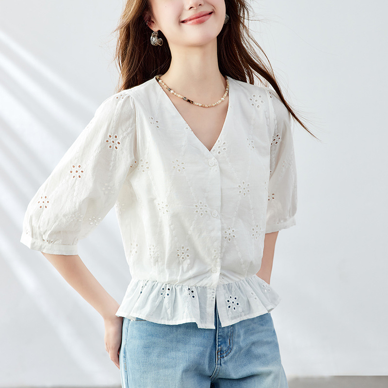 2026 New Summer Style Petite Women's V-Neck Short-Sleeve Shirt, White Embroidered Pure Cotton Shirt, Breathable and Skin-Friendly
