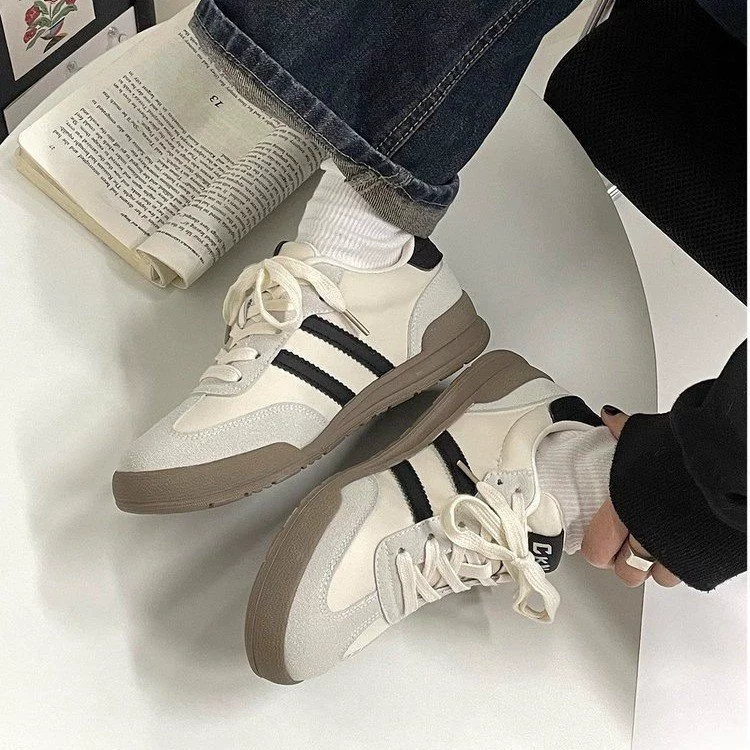 Retro white shoes for leisure, (Physicals)