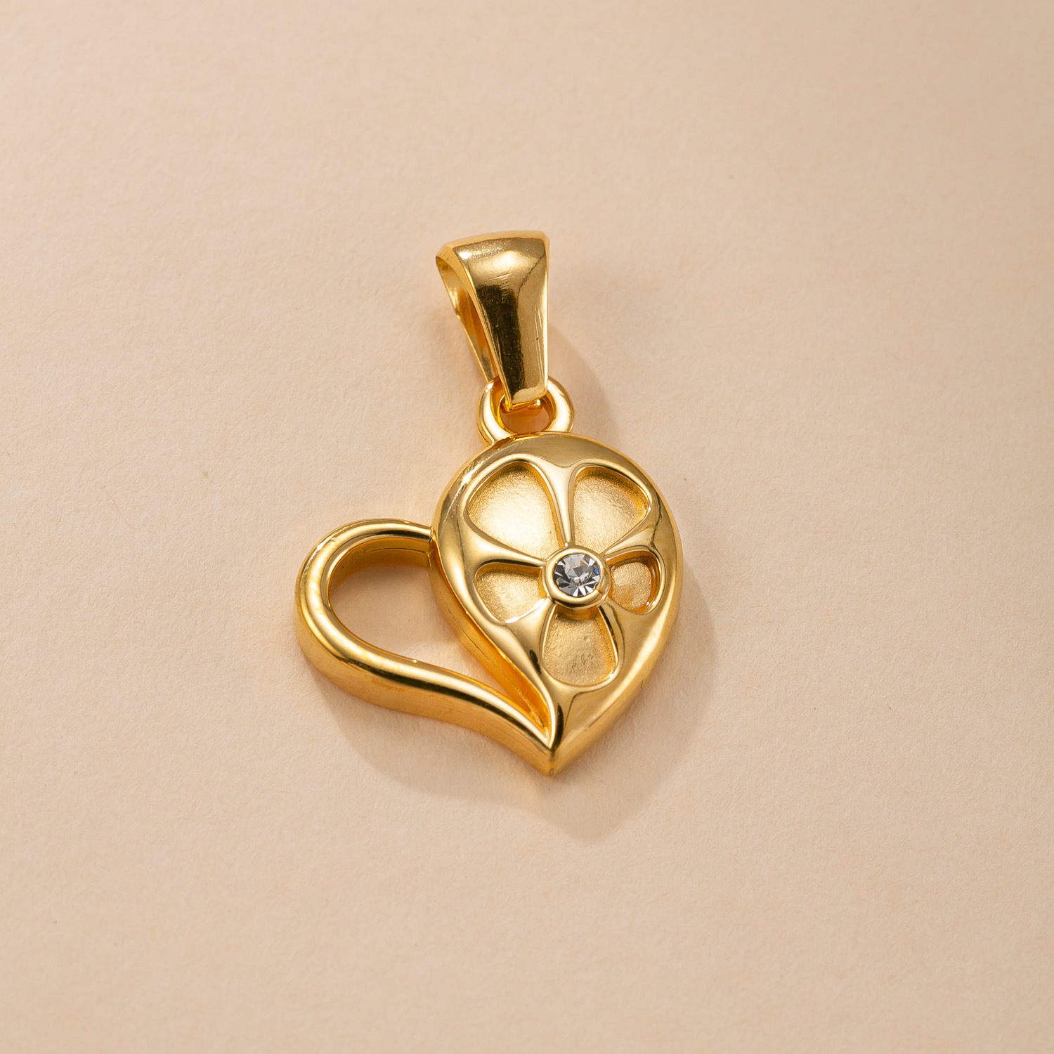 Colgante único Joyas de fundición de acero inoxidable transfronterizas Amor collar de diamantes con incrustaciones de micro temperamento accesorios de joyería de bricolaje de lujo ligero