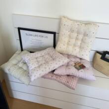 小碎花坐垫办公室学生加厚屁垫柔软椅垫家用沙发绑带靠垫车载坐垫