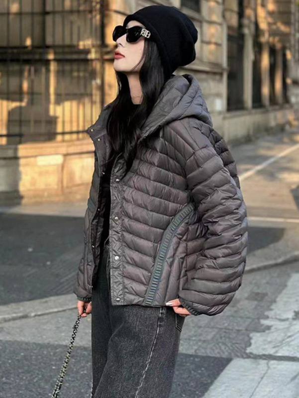 轻薄款连帽羽绒服女2025冬季新款时尚设计感绗线休闲白鸭绒面包服|undefined