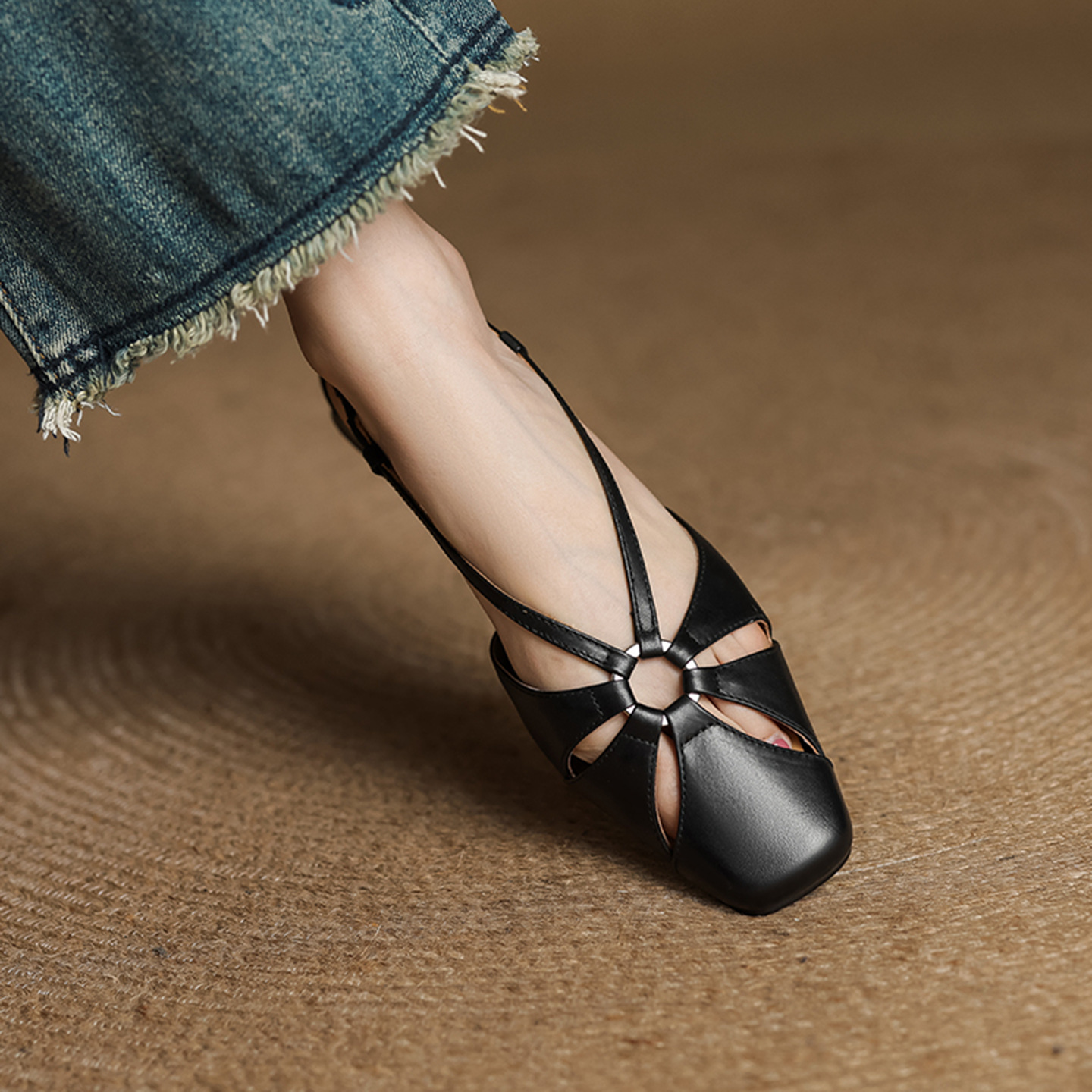Sandal nữ quai ngang mũi nhọn phong cách vintage, gót thấp 3 cm — đen