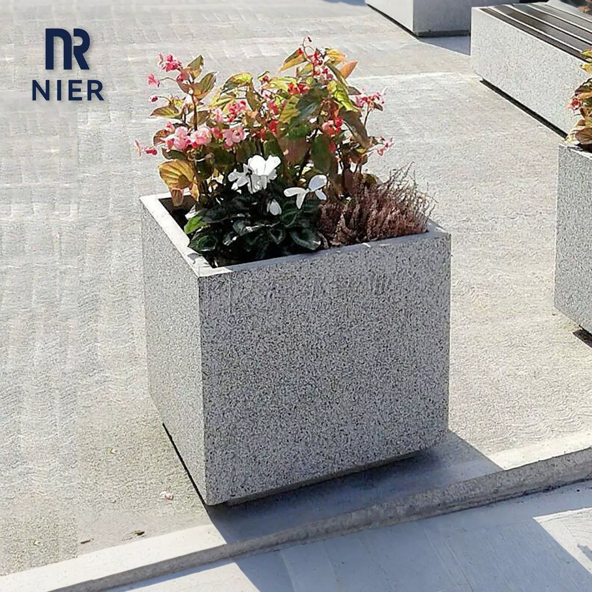 Новые бетонные уличные цветочные горшки и ящики для цветов. Муниципальные инженерные тендеры. Анти-УФ и антикоррозийный дизайн поддерживает тендерные предложения.