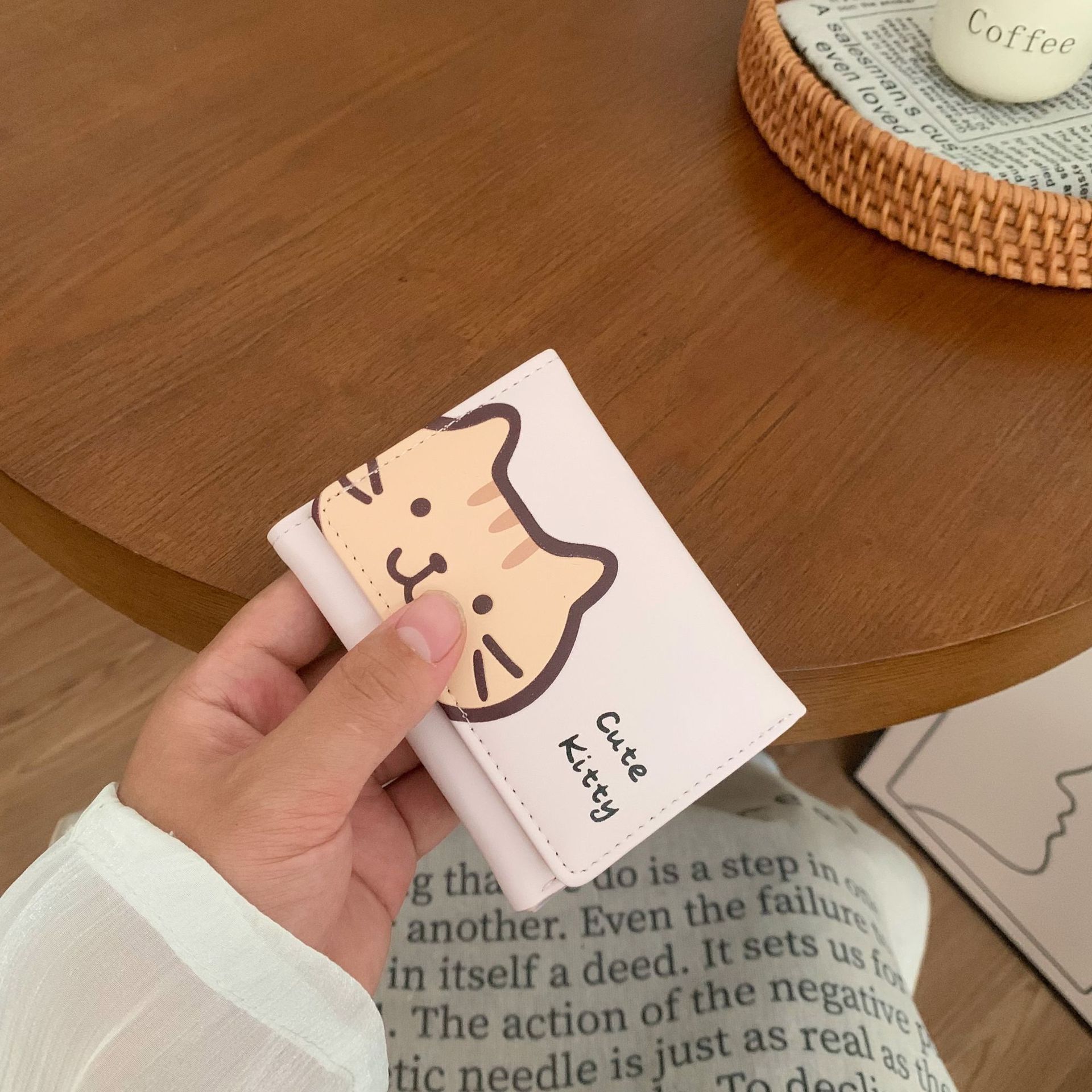 Estilo caliente transfronterizo nuevo estilo billetera corta para mujer al por mayor impresión japonesa billetera corta para mujer moda todo fósforo