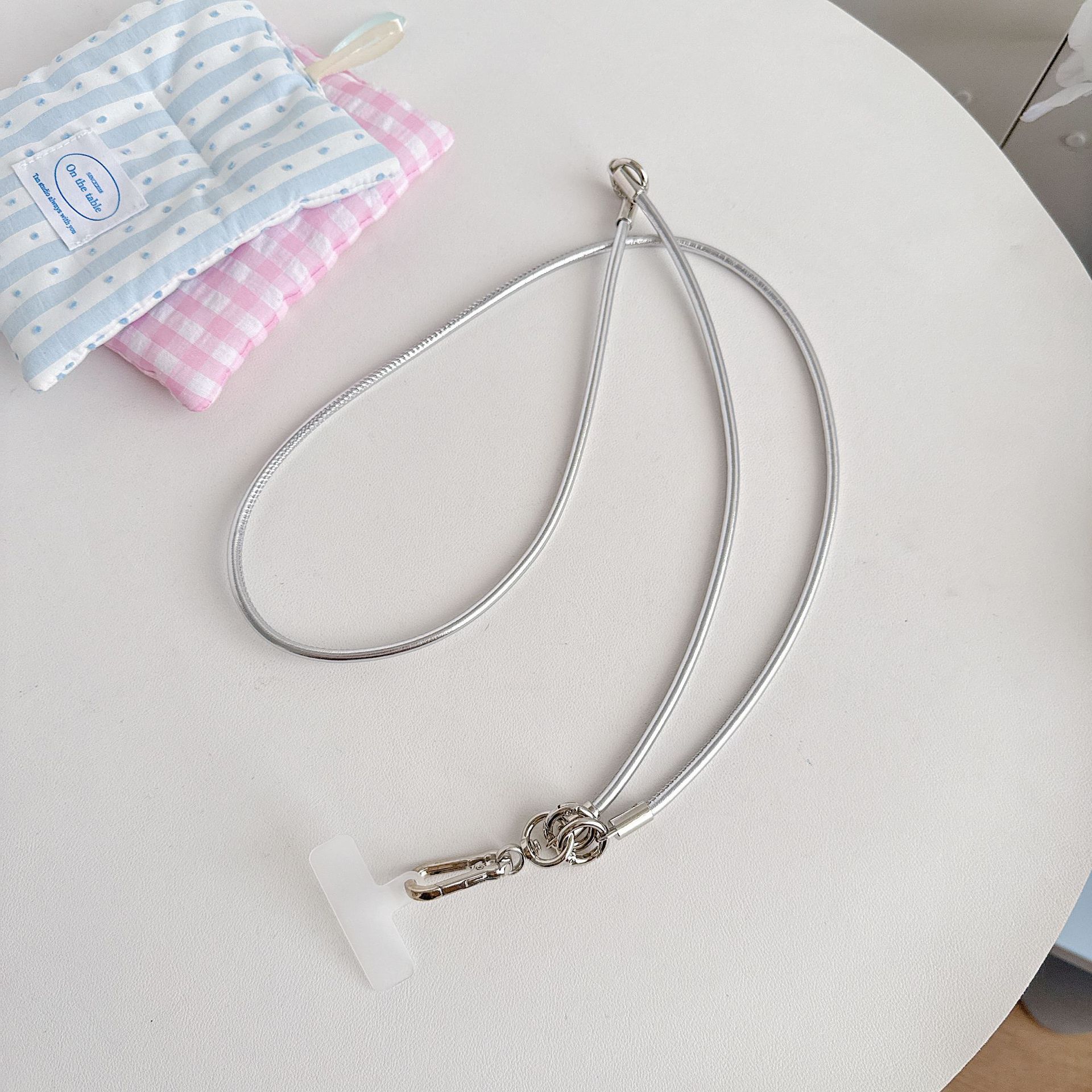 Cordón de teléfono móvil de alta gama hecho a mano boutique Cordón de cuero ins Cadena larga y corta Cordón de teléfono móvil de moda Cordón de mensajero largo y corto