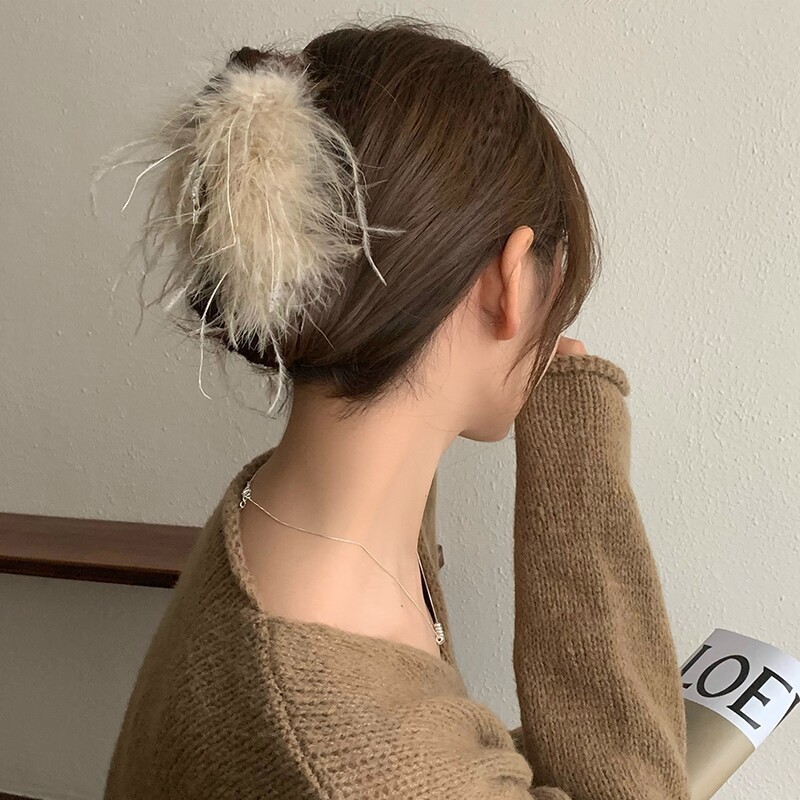 Khaki ostrich feather gripper (about 11cm long)