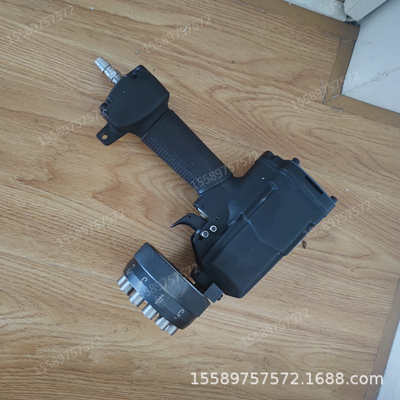 连码气动打号机 法兰盘砸标机 字码支持文字 爱威夫机械公司