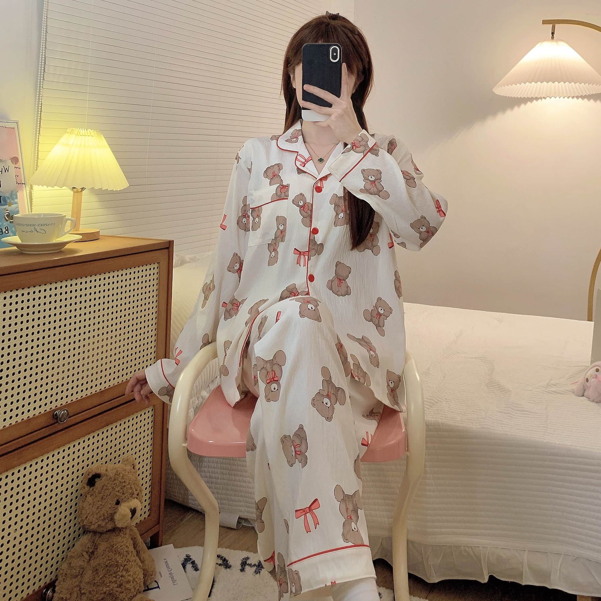 Pijamas al por mayor transfronterizos de primavera y otoño nubes de algodón pantalones de manga larga cardigans lindos con cojín de pecho se pueden usar ropa de hogar