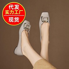 2026春秋法式软皮复古浅口方头百搭工作软底防滑耐磨妈妈鞋一脚蹬