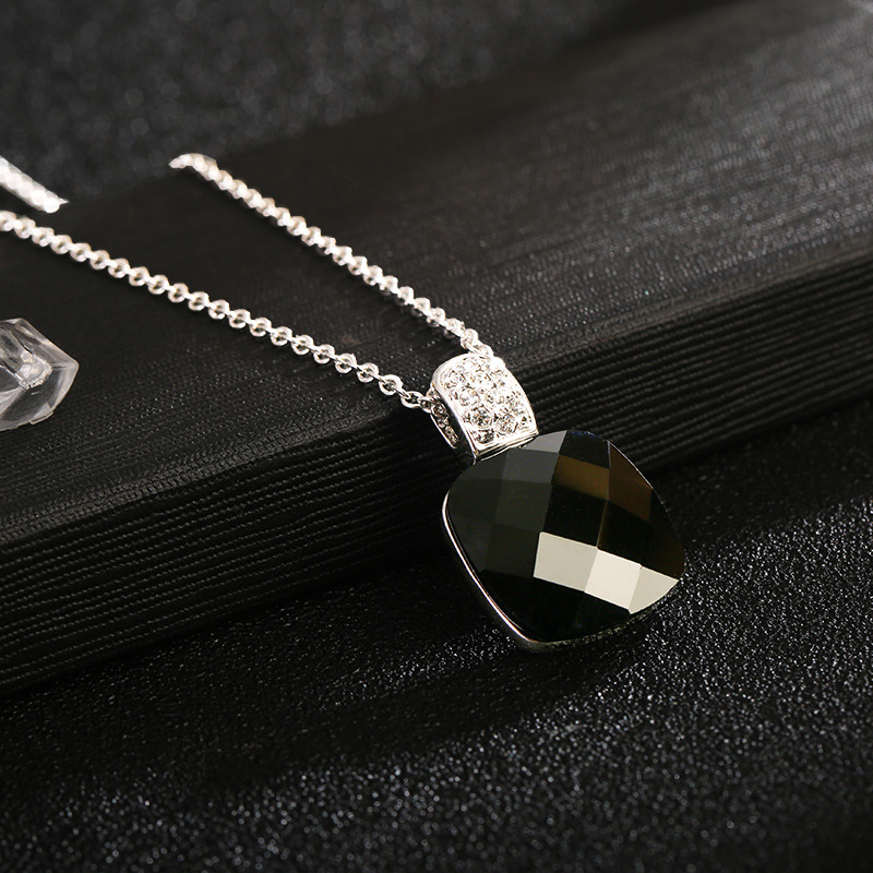 �պ������Լ���ź�ɫ���������������ʰٴ��䵭��Ůʿ��׹