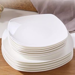 景徳鎮の純白の骨の磁器の皿のセットの家庭用の陶磁器の料理の皿は簡単で不規則な四角形の皿の釉薬の下で色のスープの皿を詰めます。