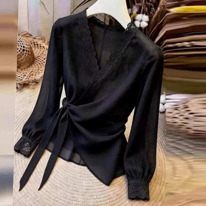 Early autumn new V-neck lace patchwork shirt for women, unique and chic with tie design, suitable for commuting, elegant long-sleeved blouse