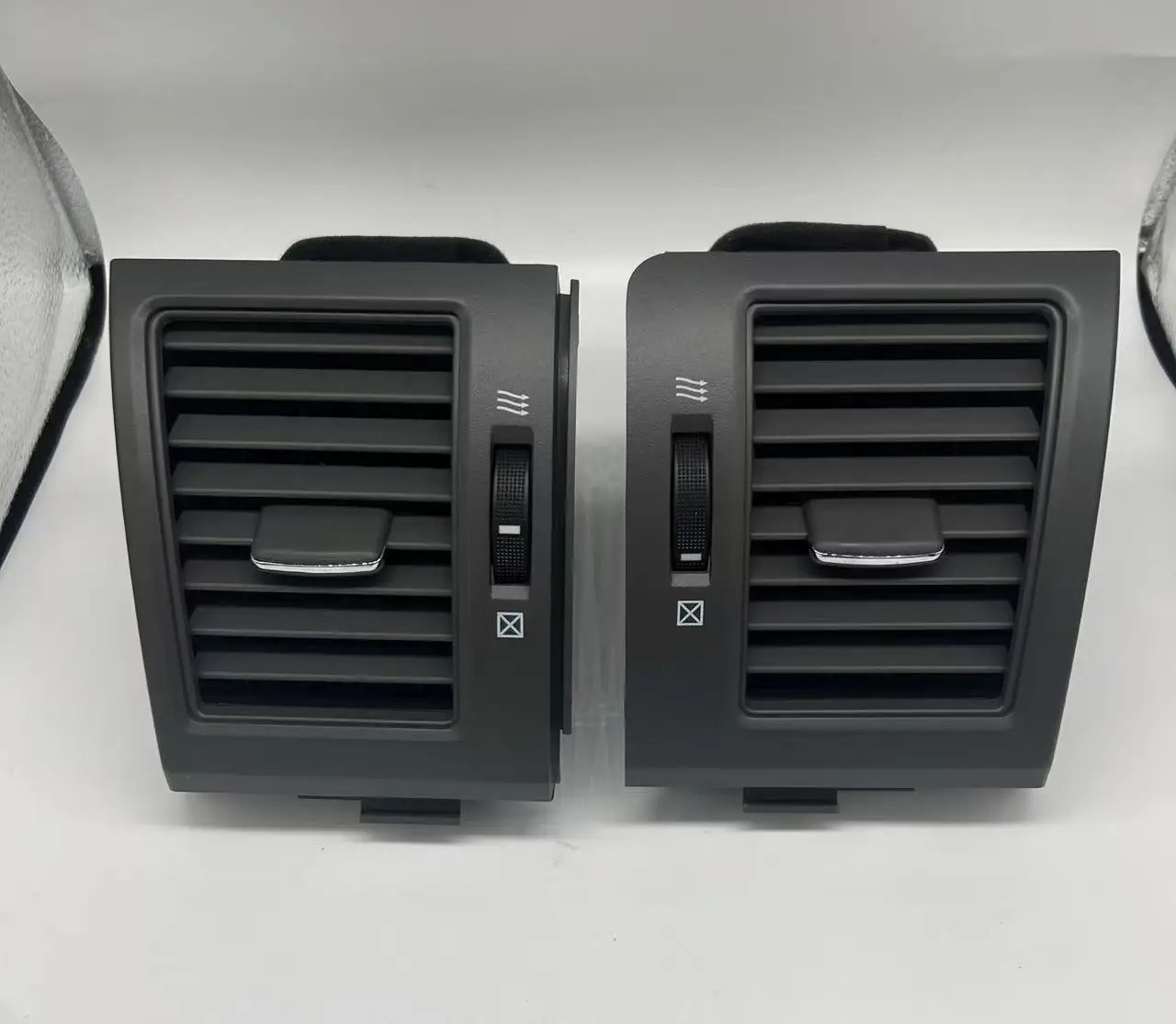 Suitable for Toyota Land Cruiser Lc200 2007-2016 Air Outlet Assembly Middle Side Air Outlet