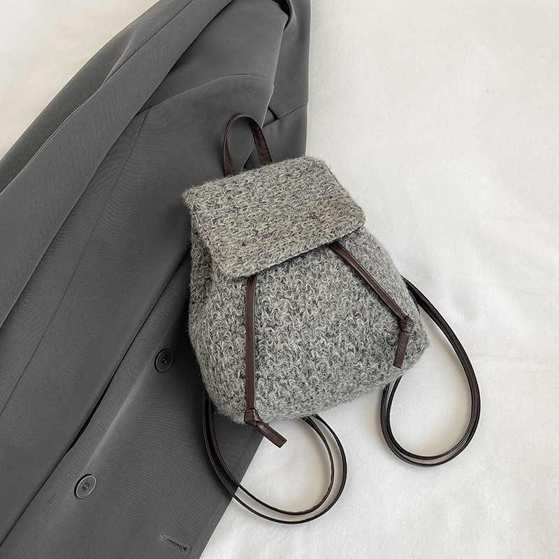 2024 invierno nueva mochila de moda casual para mujeres fresca y popular pequeña mochila marrón retro de moda