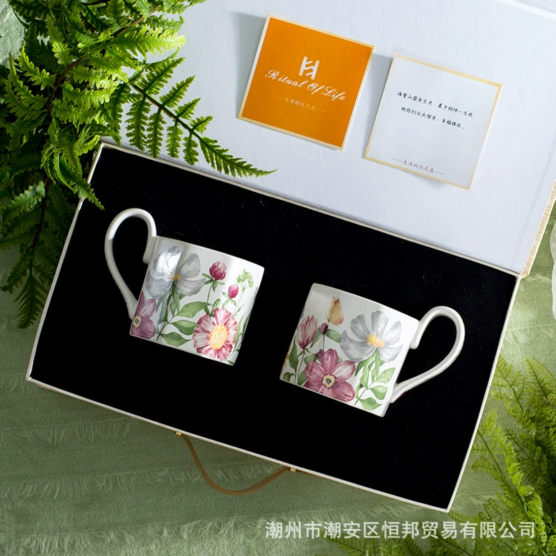 Подарочный набор на полдник в европейском флористическом дизайне Xiangyang Gift Box: чайник высокого качества, чашки, блюдце, корзина