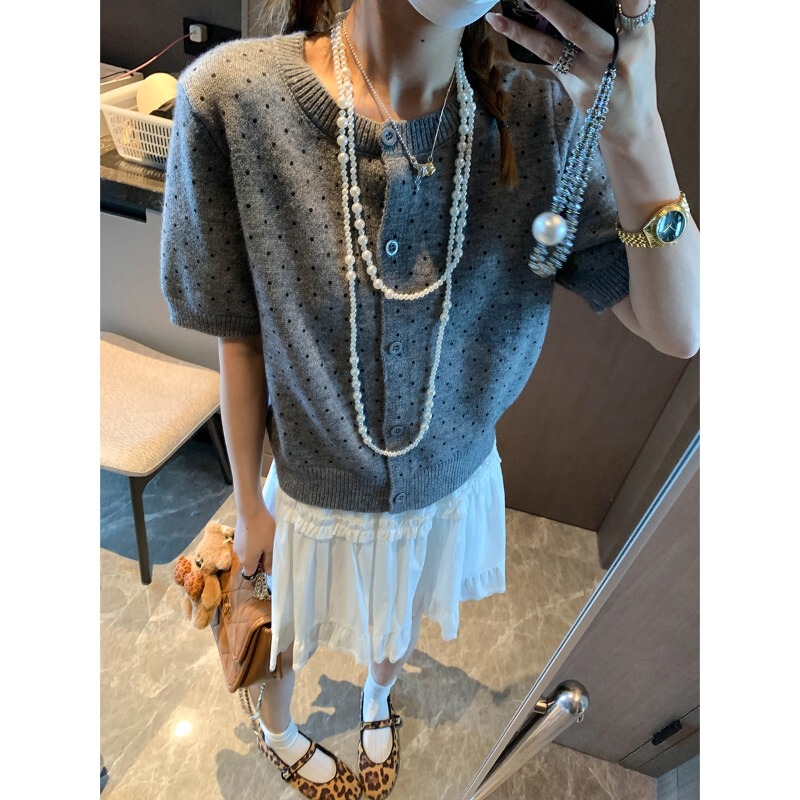 Moreover, the new autumn Korean-style gentle retro polka dot round-neck slim-fit short-sleeve knitted cardigan MQ1607 Moreover, the new autumn Korean-style gentle retro polka dot round-neck slim-fit short-sleeve knitted cardigan MQ1607