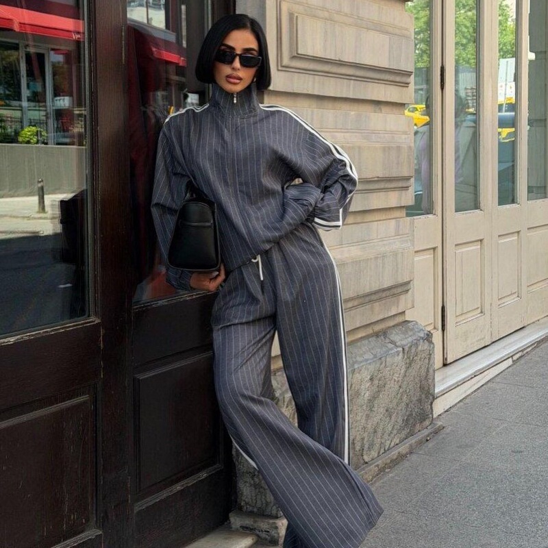 2026 Women's Vertical Striped Three-Bar Sports Set: Stand-up Collar Zipper Jacket and High-Waisted Wide-Leg Pants Two-Piece Set 2026 Women's Vertical Striped Three-Bar Sports Set: Stand-up Collar Zipper Jacket and High-Waisted Wide-Leg Pants Two-Piece Set