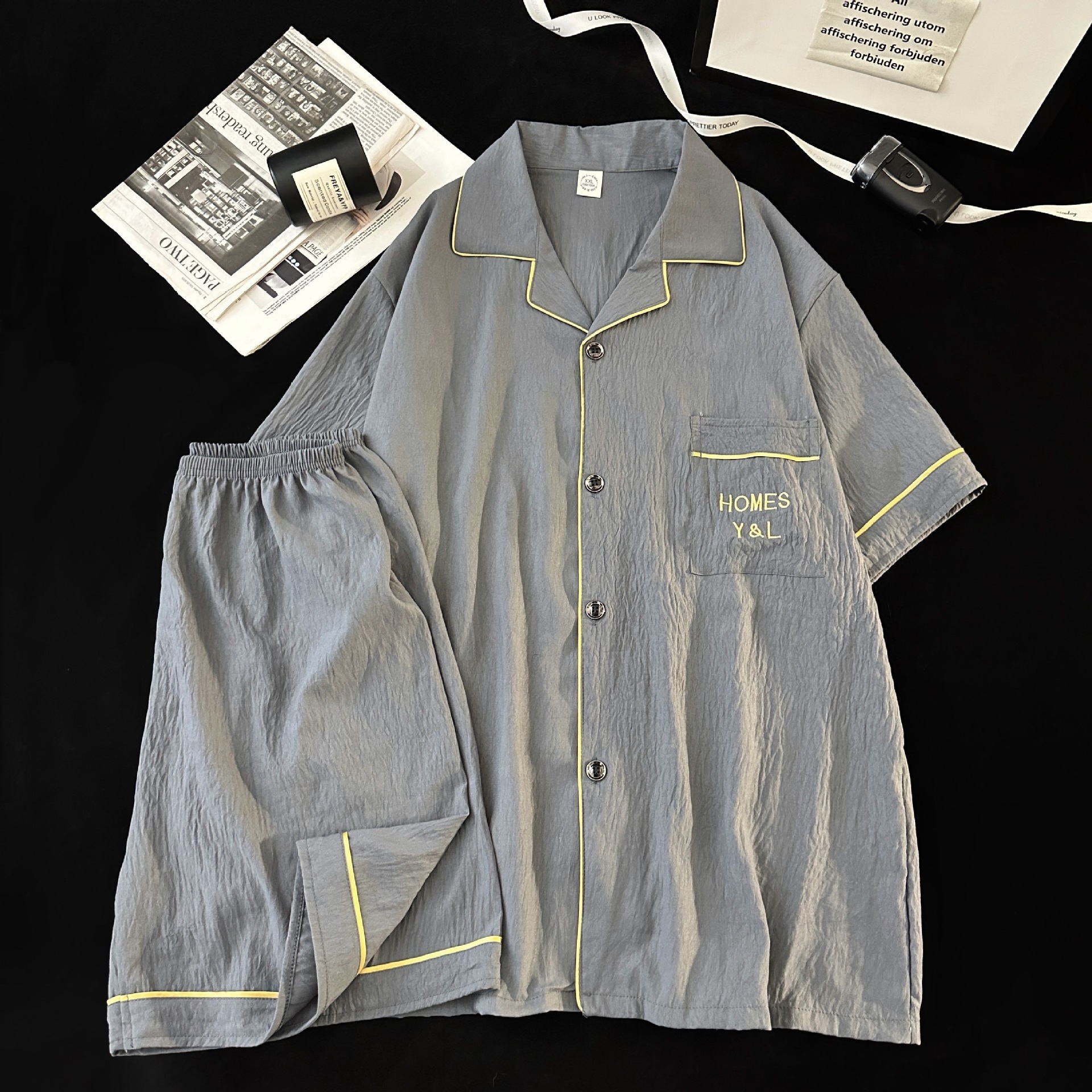 Pijamas de gasa de algodón de estilo explosivo en vivo para hombres de manga corta de verano, los estudiantes de dibujos animados casuales pueden usar trajes de servicio a domicilio